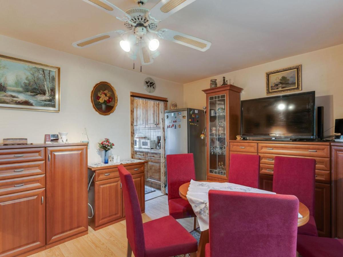 Lively Holiday Home In Wien With Private Garden Ngoại thất bức ảnh