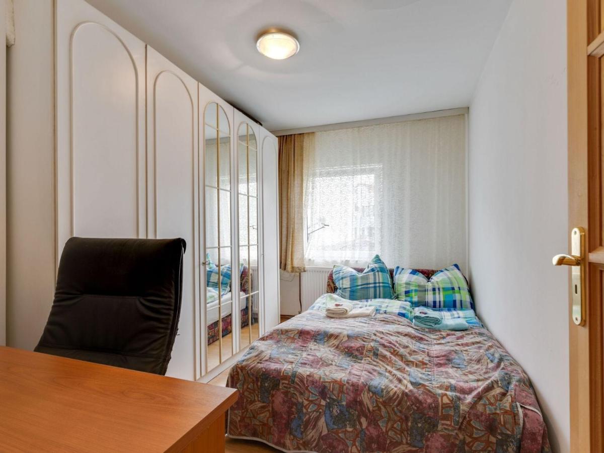 Lively Holiday Home In Wien With Private Garden Ngoại thất bức ảnh
