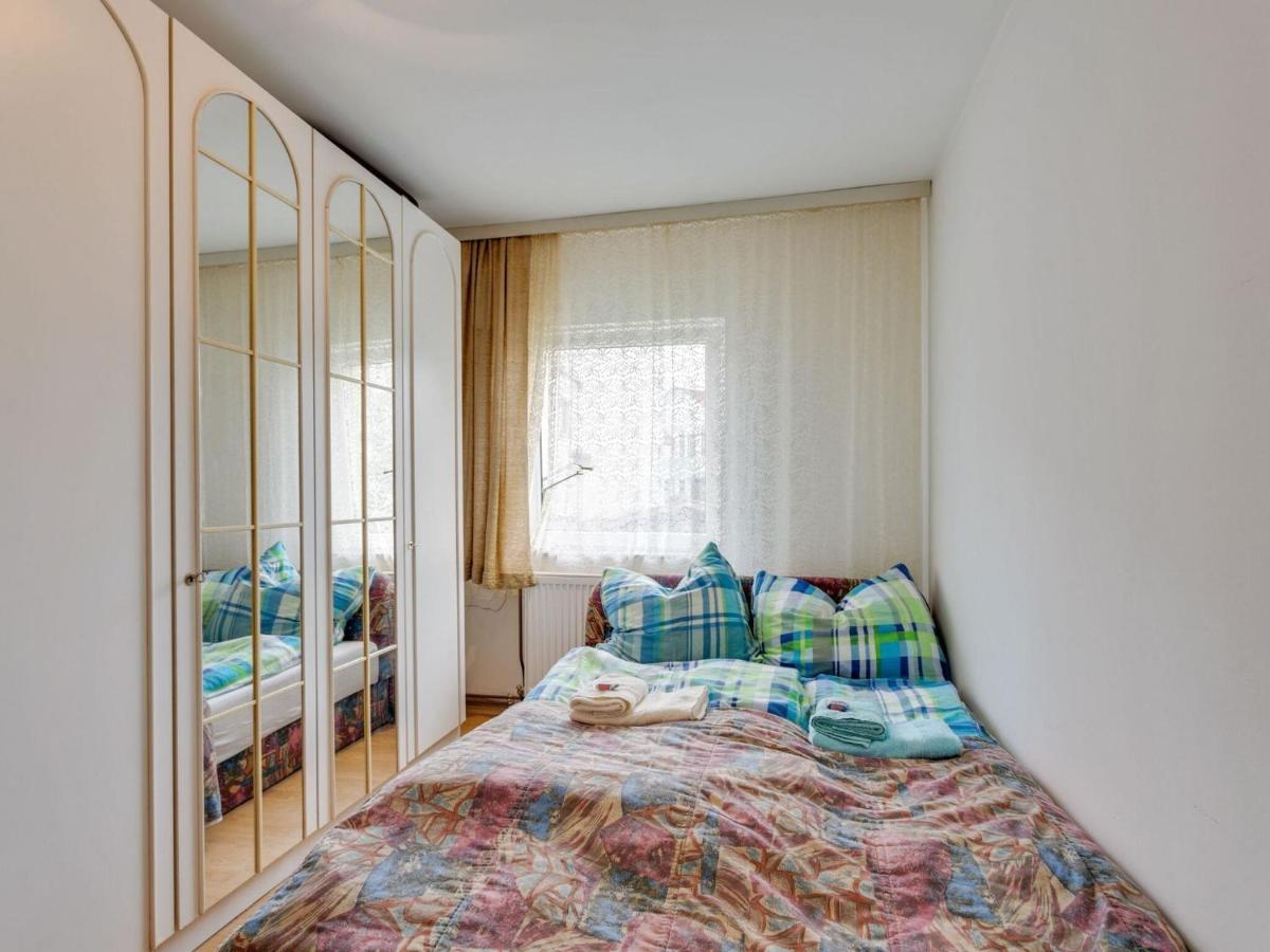 Lively Holiday Home In Wien With Private Garden Ngoại thất bức ảnh